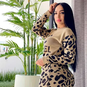 Bayanların Yeni Bahar Ürünleri iyi Satıyor Uzun Kollu ve Yüksek Yakamoda Mizaç ince kazak Elbise.