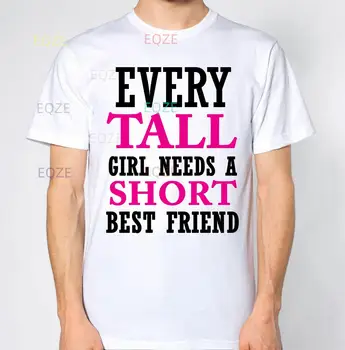 Her Uzun Boylu Kızın Kısa Bir En İyi Arkadaşa İhtiyacı Var T-Shirt Arkadaşları Mizah Komik Hediye Mevcut
